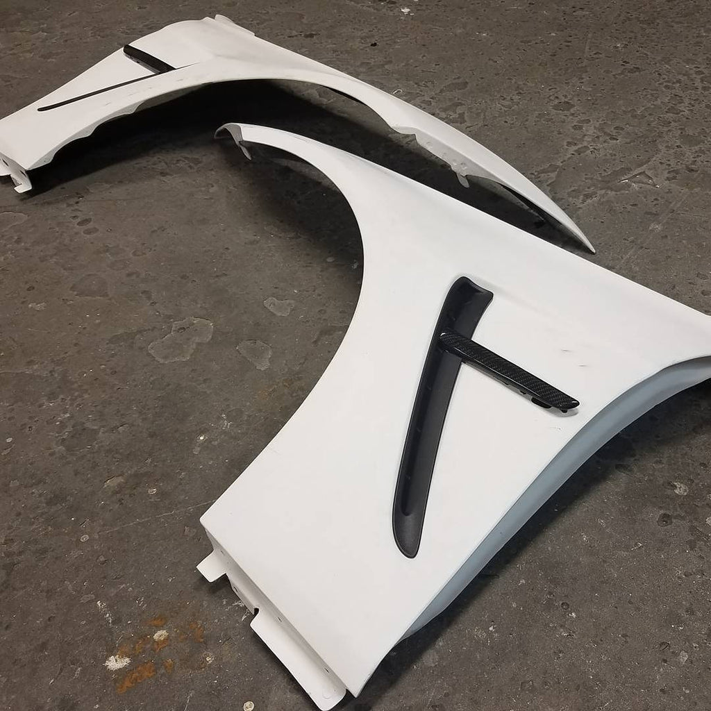 Dinmann BMW F80 M3 Full Replacement Fenders in FRP fiberglass